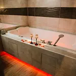 Aparthotel La Romantique Avec Jacuzzi Au Coeur De 4*