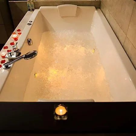 La Romantique Avec Jacuzzi Au Coeur De Aparthotel