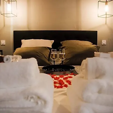 La Romantique Avec Jacuzzi Au Coeur De Aparthotel