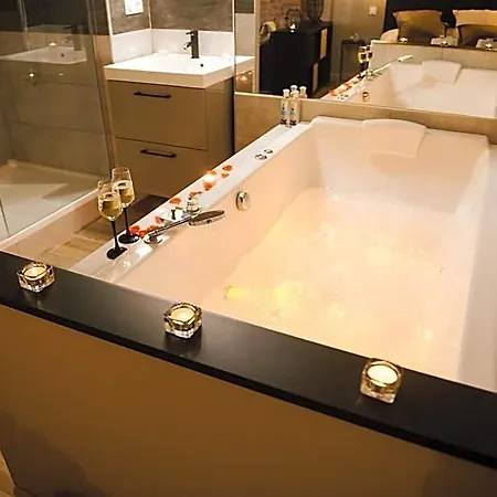 Aparthotel La Romantique Avec Jacuzzi Au Coeur De Perpignan