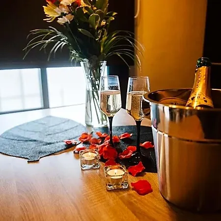 La Romantique Avec Jacuzzi Au Coeur De