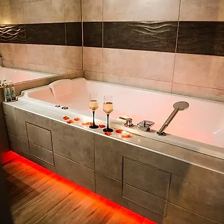 Aparthotel La Romantique Avec Jacuzzi Au Coeur De 4*