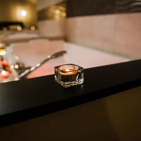 La Romantique Avec Jacuzzi Au Coeur De Apartmanhotel Perpignan