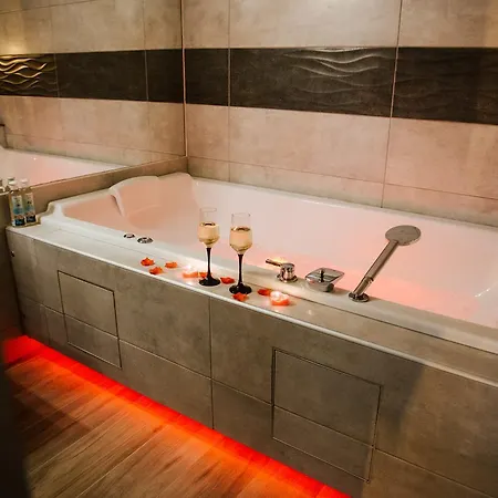 Lägenhetshotell La Romantique Avec Jacuzzi Au Coeur De 4*