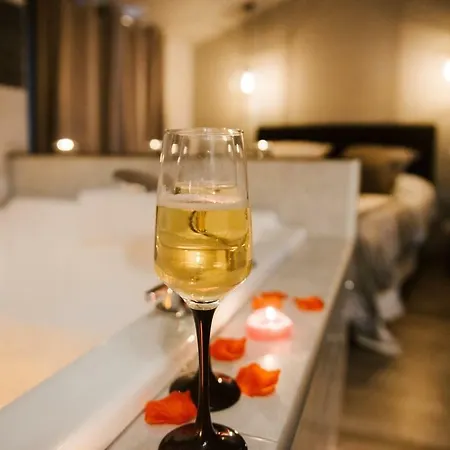 Lägenhetshotell La Romantique Avec Jacuzzi Au Coeur De 4*