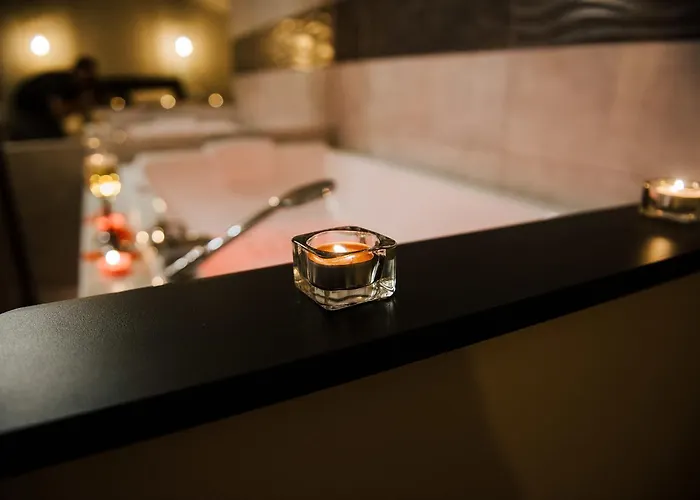 La Romantique Avec Jacuzzi Au Coeur De Aparthotel Perpignan