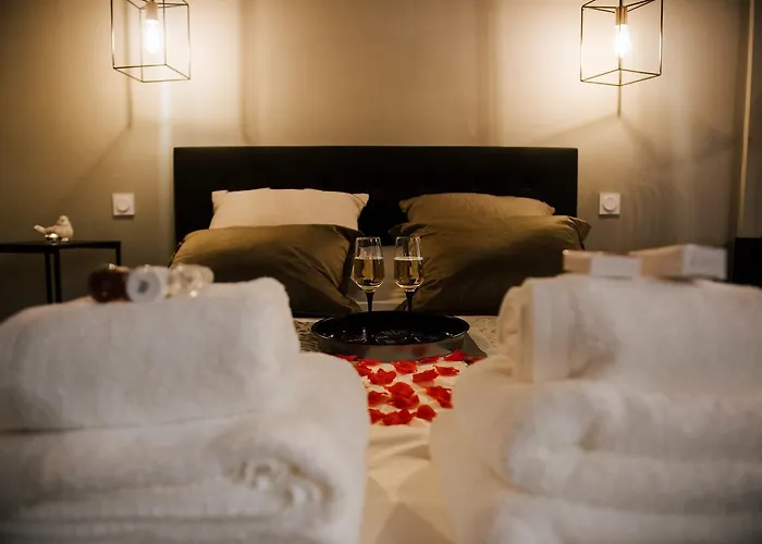 La Romantique Avec Jacuzzi Au Coeur De 아파트호텔 4*