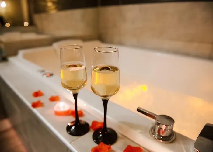 La Romantique Avec Jacuzzi Au Coeur De Aparthotel