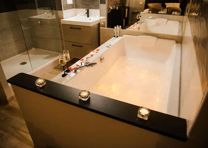 Lejlighedshotel La Romantique Avec Jacuzzi Au Coeur De 4*