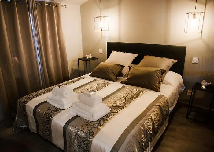 La Romantique Avec Jacuzzi Au Coeur De Aparthotel